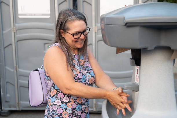 Best Portable restroom trailer rental  in Morgantown, KY